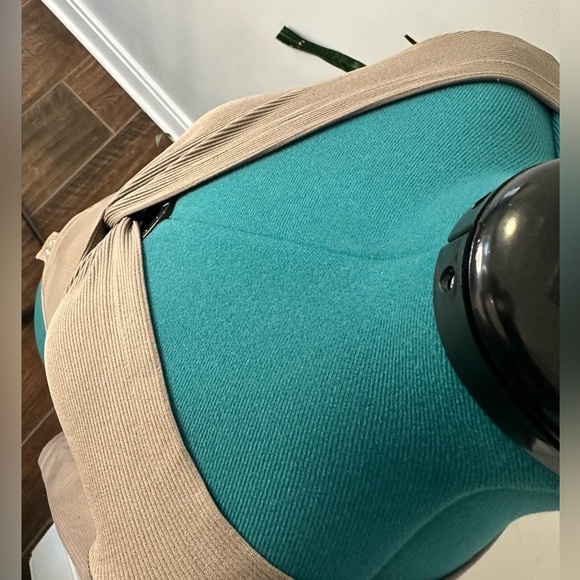 Aura Tan Long-Sleeve Ribbed Fabric Bodysuit small - Picture 5 of 7